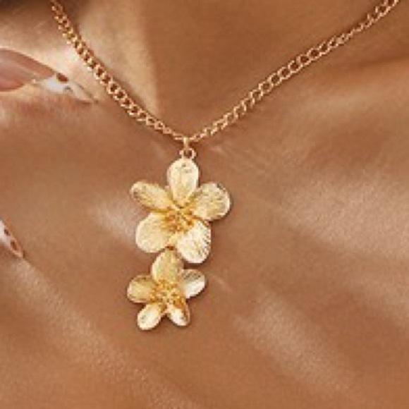 Boutique Jewelry - Gold Layer Flower Necklace (8003)